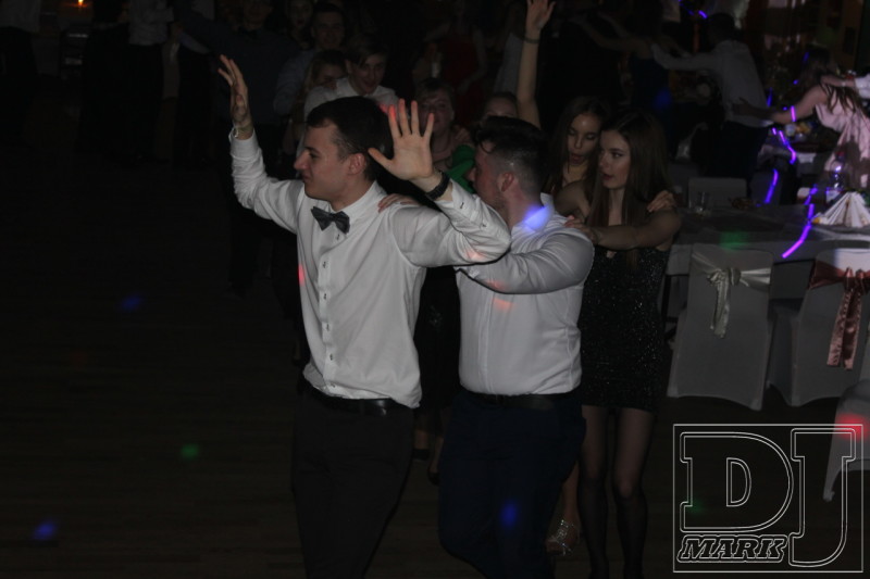 ŠKOLSKÝ PLES CK- NOVÉ ZÁMKY ( DJ MARK )